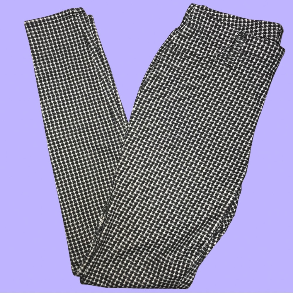 Houndstooth jegging type pants! Comfy :) Functional back pockets!